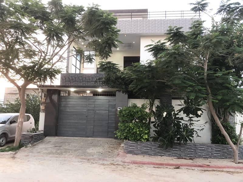 300 Yards House with 8 bedrooms & bathrooms VIP block University Road 0