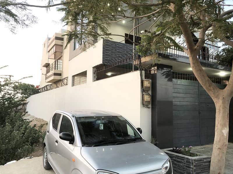 300 Yards House with 8 bedrooms & bathrooms VIP block University Road 9