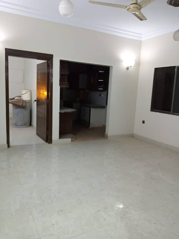 600 Yard Upper Portion Just Like New 4 Bed Rooms With Servant Room Near National Stadium Aga Khan Hospital 1