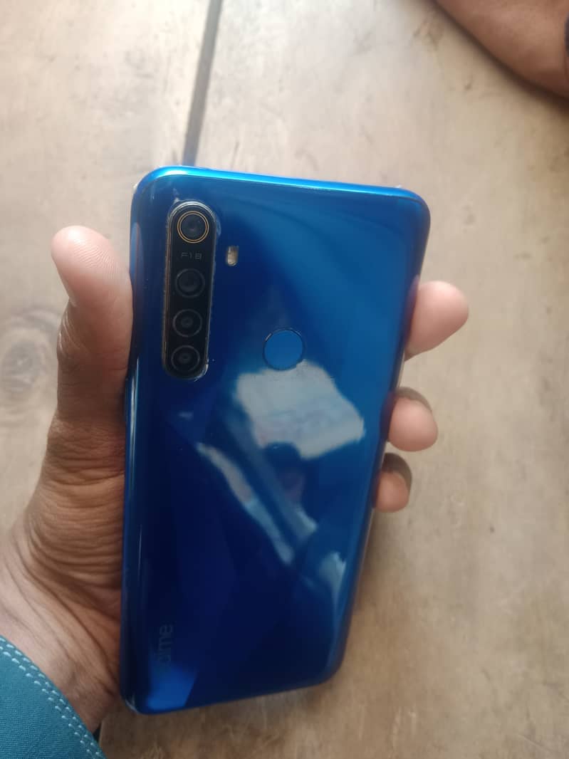realme 5 4/64 10/10 for sale all accessories available 5