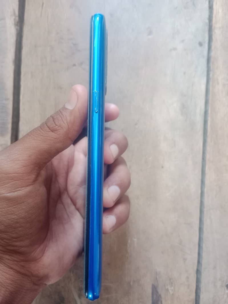 realme 5 4/64 10/10 for sale all accessories available 6