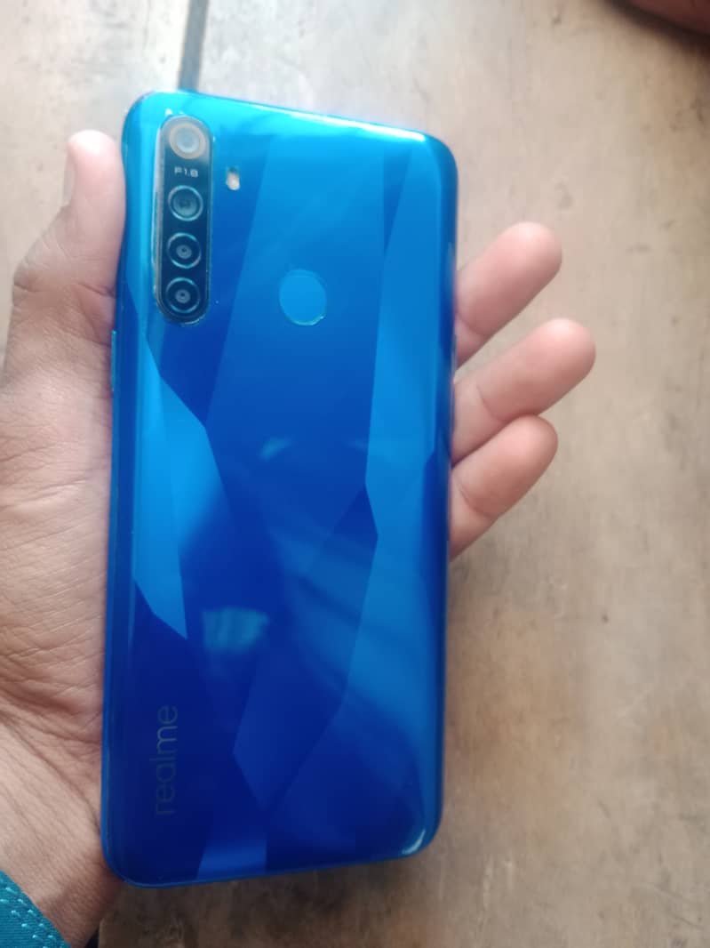 realme 5 4/64 10/10 for sale all accessories available 9