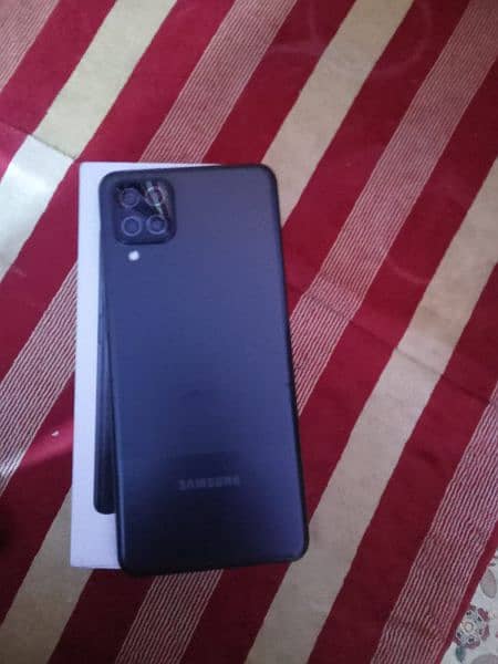 Selling Samsung mobile phone 3
