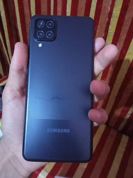 Selling Samsung mobile phone 4