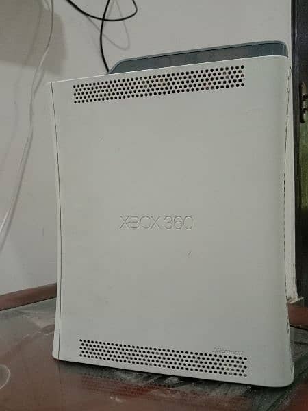 Xbox360 condition 10/10 with one wireless controller 5