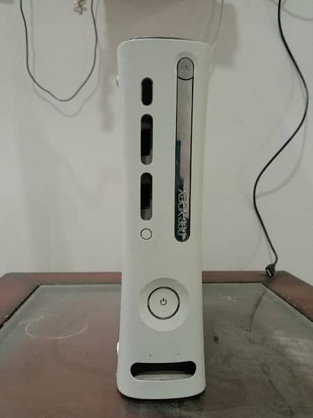 Xbox360 condition 10/10 with one wireless controller 8