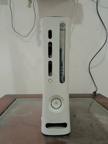 Xbox360 condition 10/10 with one wireless controller 9