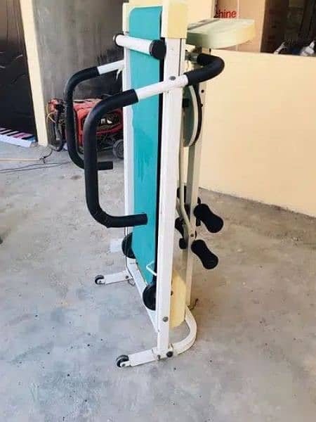 Treadmill lightly used 4