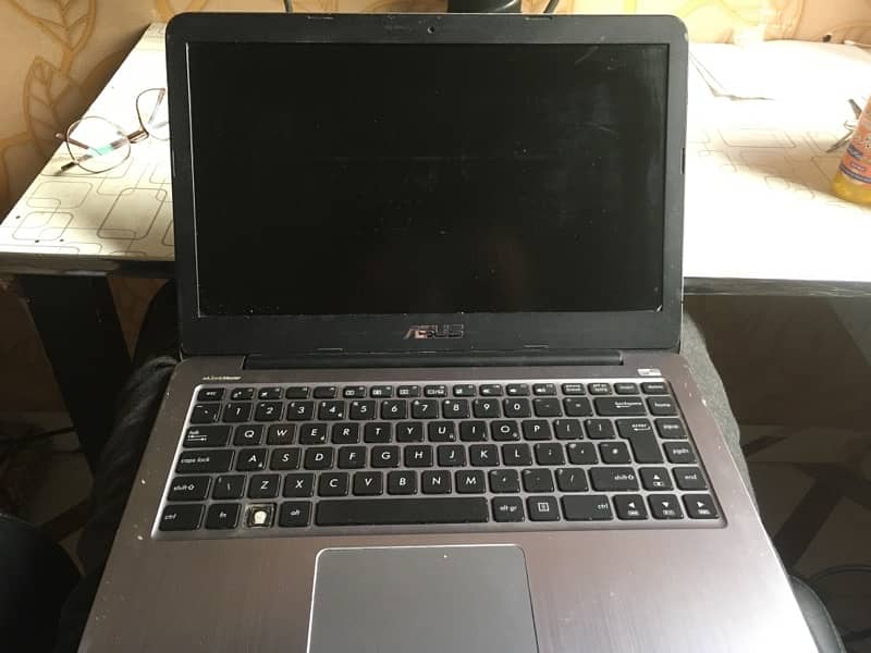 Cheap laptop for study and presentation 1