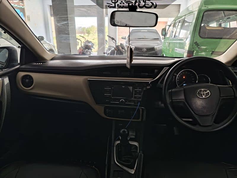 Toyota Corolla GLI 2018 Lahore number 4