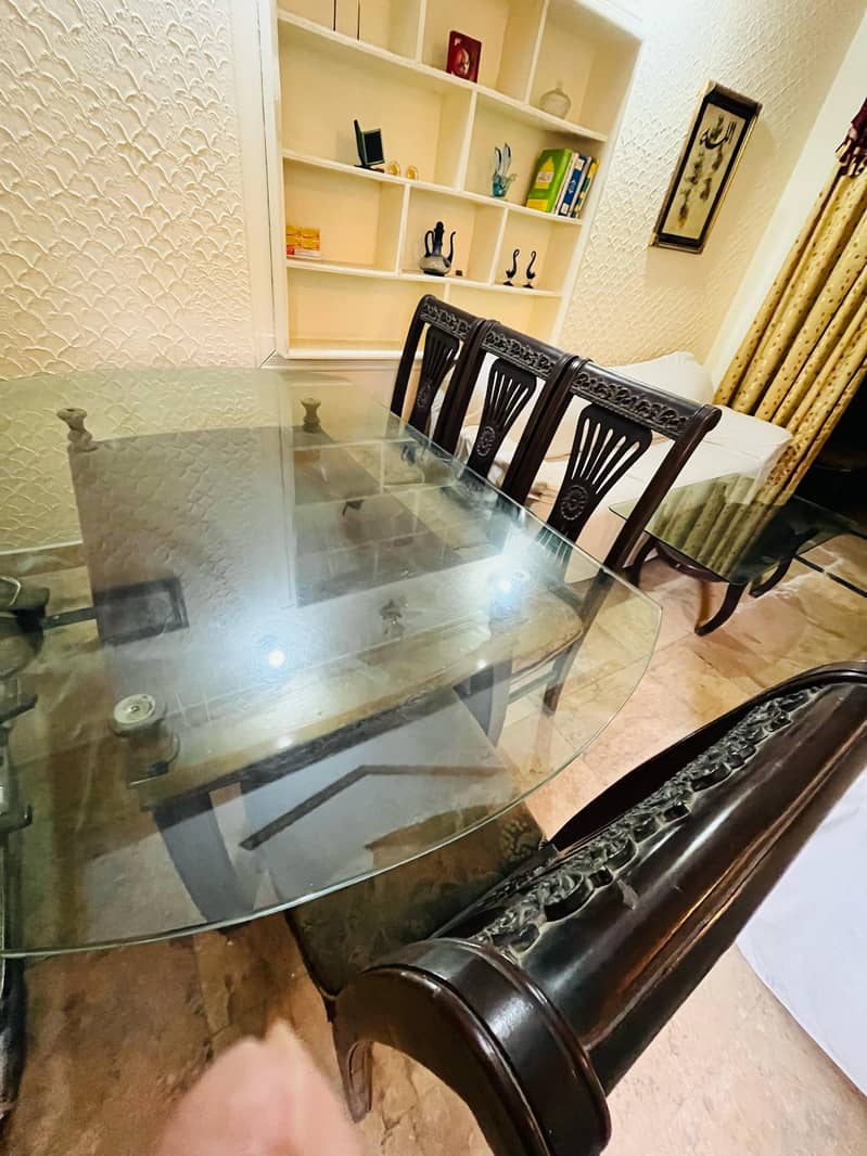 Beautiful Dining table along with 6 chairs 2