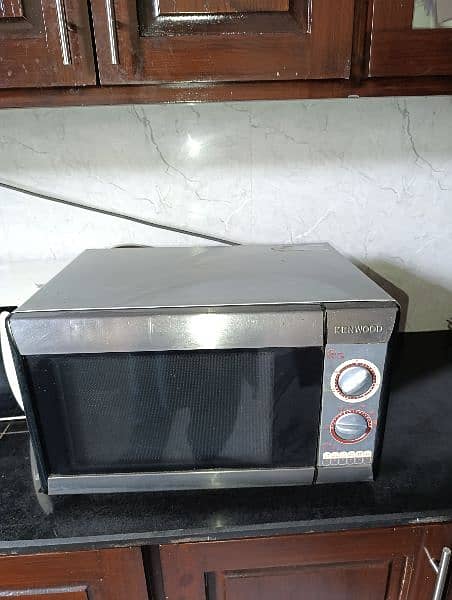 Kenwood Microwave 30 litres 0
