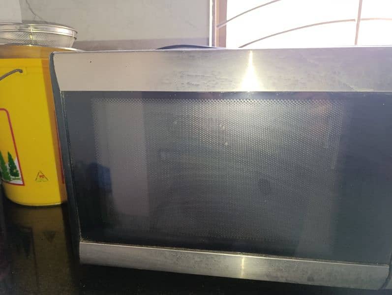 Kenwood Microwave 30 litres 4