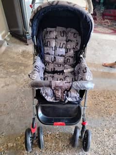 baby pram 8 wheel 10/10 condition
