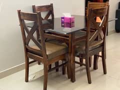 ALMOST BRAND NEW 4 SEATER WOODEN DINNING TABLE