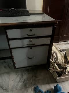 office table / computer table