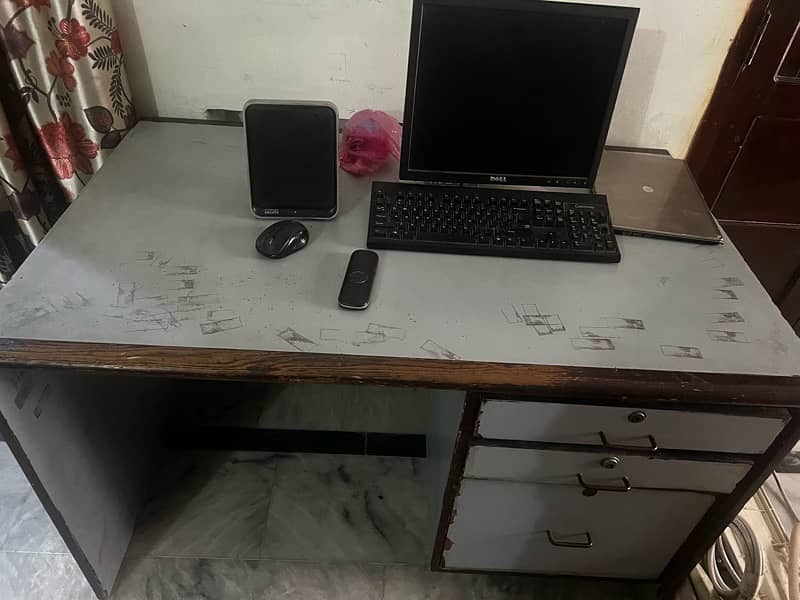 office table / computer table 1