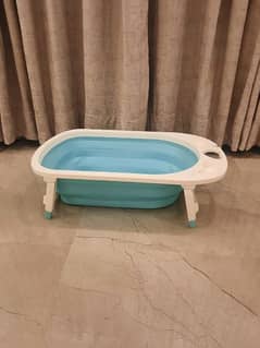 Baby bath tub in excellent condition