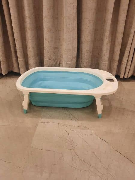 Baby bath tub in excellent condition 0