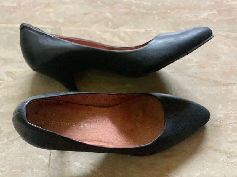 Black pumps original Branded leather stuff in excellent condition 3