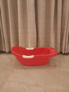 Bath tub in excellent condition