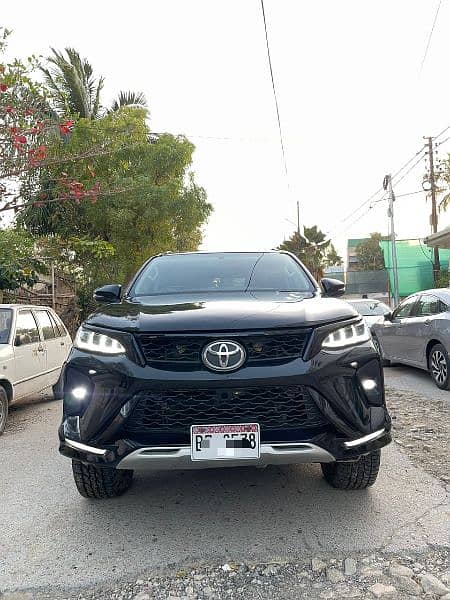 Toyota Fortuner V 2018 3