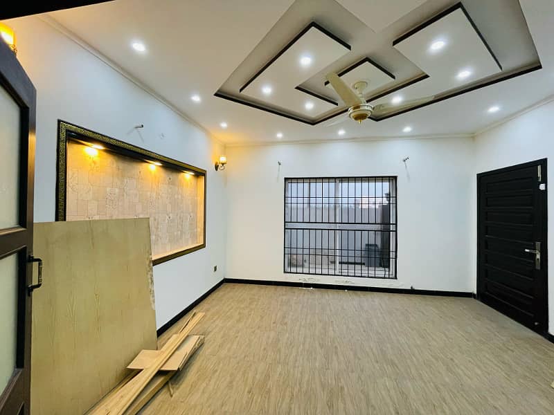 10 Marla Brand New Full House For Rent In Bahria Town Lahore 3