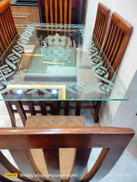 Dining table with 6 chairs are selling 1