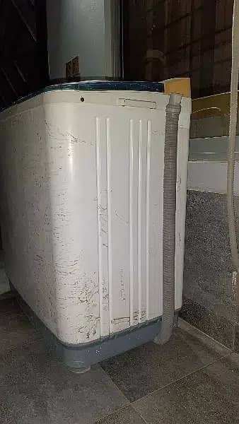 Semi Automatic Dawlance Washing Machine in Perfect Condition 2