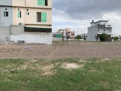 5 marla plot for sale in Alhamrah town 
On ground 
Near to Emporium
Ready to position 
Main apporced