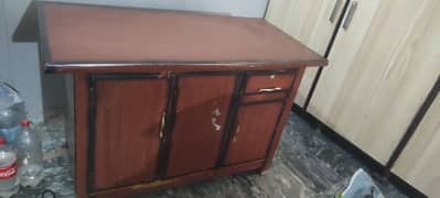 Iron Table In Good Condition