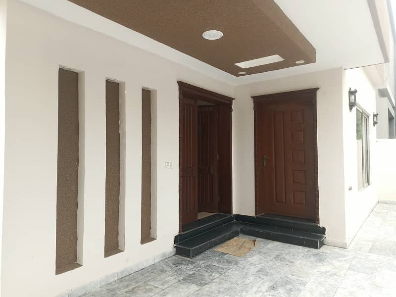 10 Marla Full House For Sale In Sector C Bahria Town, Lahore 2