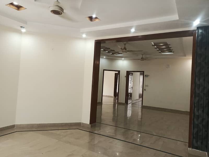 10 Marla Full House For Sale In Sector C Bahria Town, Lahore 5