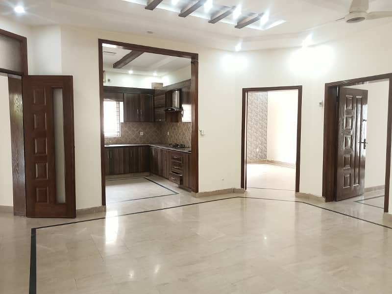 10 Marla Full House For Sale In Sector C Bahria Town, Lahore 7
