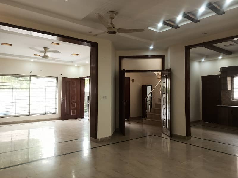 10 Marla Full House For Sale In Sector C Bahria Town, Lahore 8