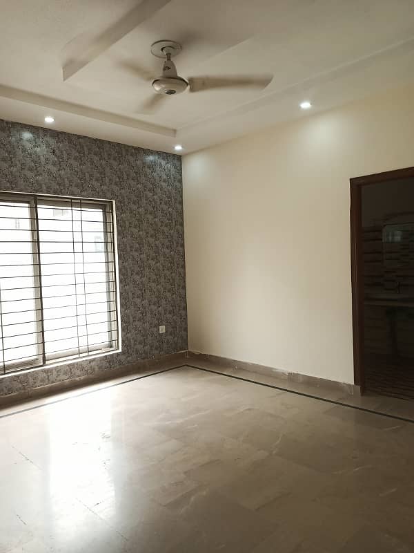 10 Marla Full House For Sale In Sector C Bahria Town, Lahore 13