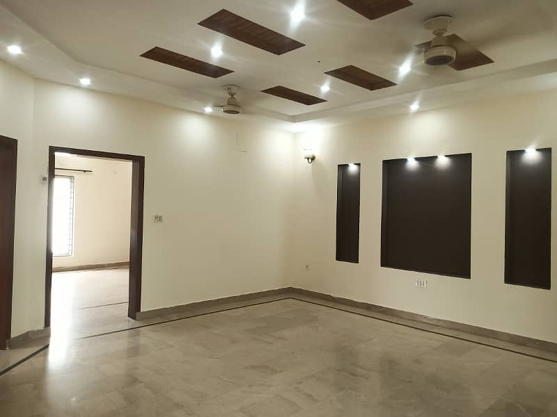 10 Marla Full House For Sale In Sector C Bahria Town, Lahore 25