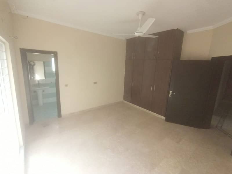 10 Marla Full House For Rent In Bahria Town, Lahore 6