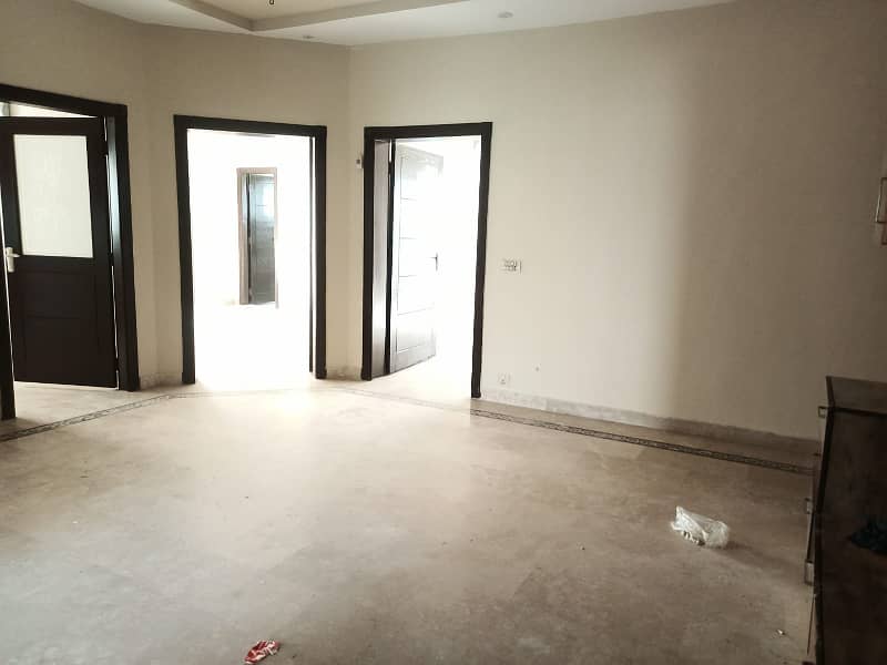 10 Marla Full House For Rent In Bahria Town, Lahore 8