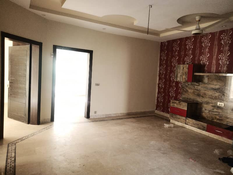 10 Marla Full House For Rent In Bahria Town, Lahore 0