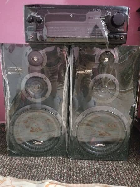 Kenwood Amplifier & 2 Pioneer Speaker. 1