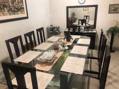 wooden dinning table in 10/10 condition