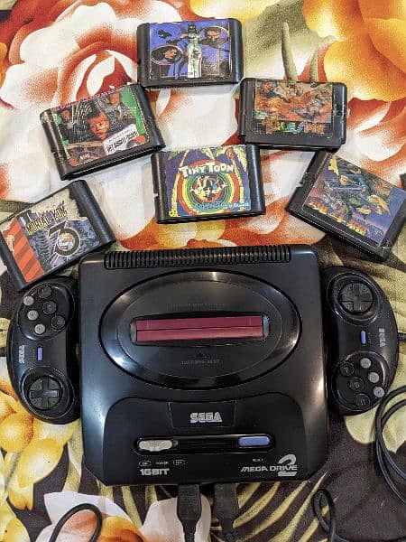 Sega Mega Drive 2 (Original Japan) Ratro. with 2 original Joysticks 0