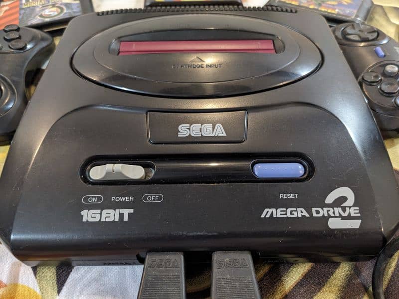 Sega Mega Drive 2 (Original Japan) Ratro. with 2 original Joysticks 1