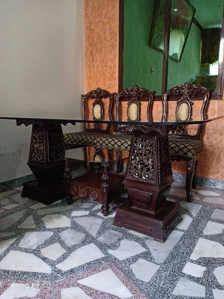 Dinnig Table with 6 chairs 1