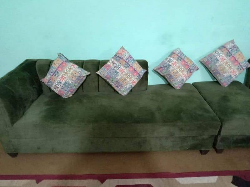 7 seater sofa L shaped with table and 4 stools 2