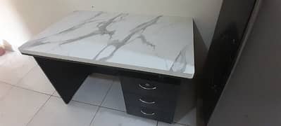 Office executive Tables Available Brand new