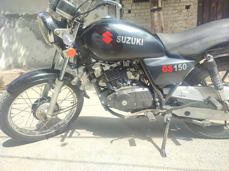 Suzuki GS 150 3