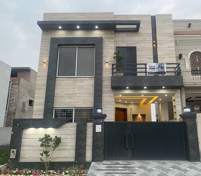 Brand new modern house built with quality materials 0