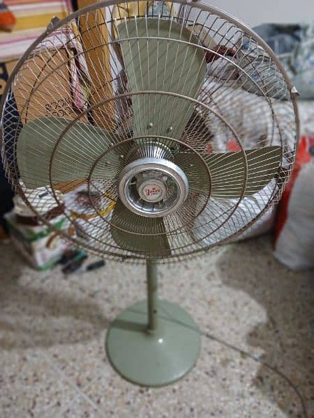 Yunas pedestal fan 2 pieces one used one packed 1